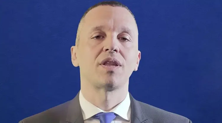 Ο Ηλίας Κασιδιάρης ανακοίνωσε σήμερα επίσημα το κόμμα του με ένα βίντεο «φωτιά»