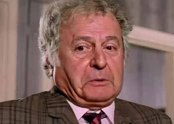 Κηδεύτηκε παρουσία ελαχίστων συναδέλφων του ο πασίγνωστος ηθοποιός του ελληνικού κινηματογράφου – Το φρικτό του τέλος