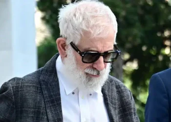 Πέτρος Φιλιππίδης: Επιστρέφει στο θέατρο και ξαναγίνεται σταρ της τηλεόρασης – Ποιο είναι το πρόσωπο-βόμβα που τον στηρίζει;