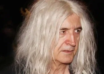 Nίκος Καρβέλας: «Είμαι από τους μεγαλύτερους οπαδούς της χριστιανικής θρησκείας»