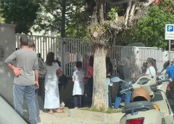 Σεισμικό χάος στην Ιταλία: Συναγερμός για τσουνάμι μετά από 12 δονήσεις, εκκενώθηκαν σχολεία