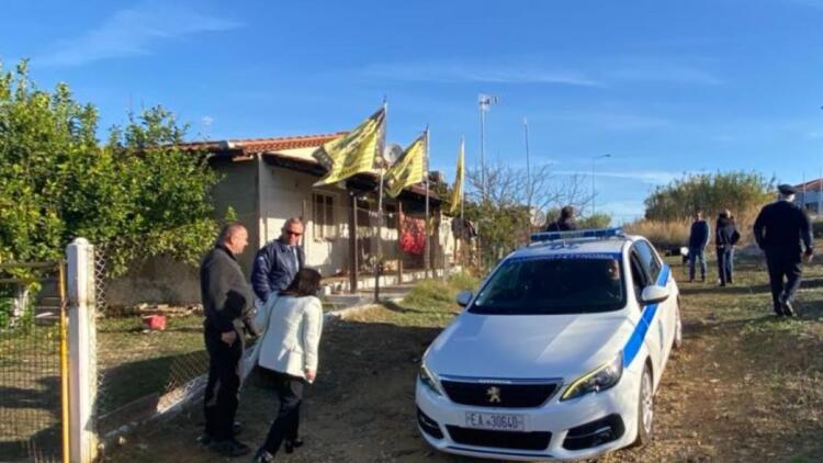Τραγικό: Δύο αδέλφια έθαψαν τη μητέρα τους στον κήπο του σπιτιού τους – Τους κατήγγειλε ο τρίτος αδελφός τους (video)