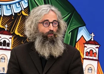 Άρης Σερβετάλης: «Αν ερχόταν ο Χριστός και με ρωτούσε τι θέλω να μου χαρίσει, θα του έλεγα “θέλω να με πάρεις μαζί σου στη βασιλεία του Θεού”»