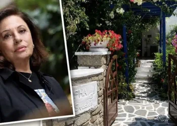 Αυτό είναι το παλάτι της Χαρούλας στο πανέμορφο ελληνικό νησί: Θα το κληρονομήσει ο γιος της