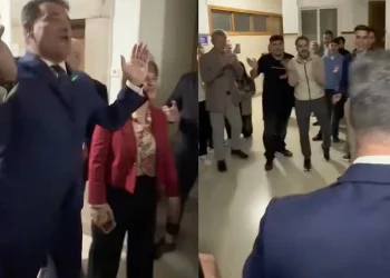 «Και Α και ΟΥ και ΔΑΠ-ΝΔΦΚ» – Αποθέωσαν τον Άδωνι με συνθήματα τα μέλη της ΟΝΝΕΔ Ιωαννίνων – Χοροπηδούσε κυριολεκτικά στον αέρα ο υπουργός
