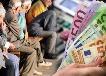 Τριπλή πληρωμή για τους συνταξιούχους – Πότε θα μπαίνει το επίδομα των 400 ευρώ