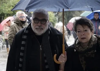 Συγκλονιστικές στιγμές στο Θέατρο Χορν: Πέθανε η σύζυγος του Δημήτρη Πιατά, αλλά εκείνος έπαιξε κανονικά – Το αποκάλυψε ο Γιάννης Βούρος
