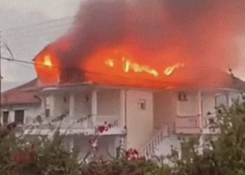 Πάργα: Κεραυνός προκάλεσε φωτιά σε διώροφη κατοικία – Καταστράφηκε ολοσχερώς η σοφίτα